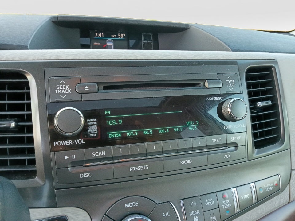 2014 Toyota Sienna XLE V6 8 Passenger