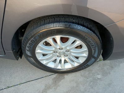 2014 Toyota Sienna XLE V6 8 Passenger