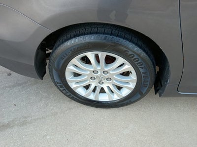 2014 Toyota Sienna XLE V6 8 Passenger
