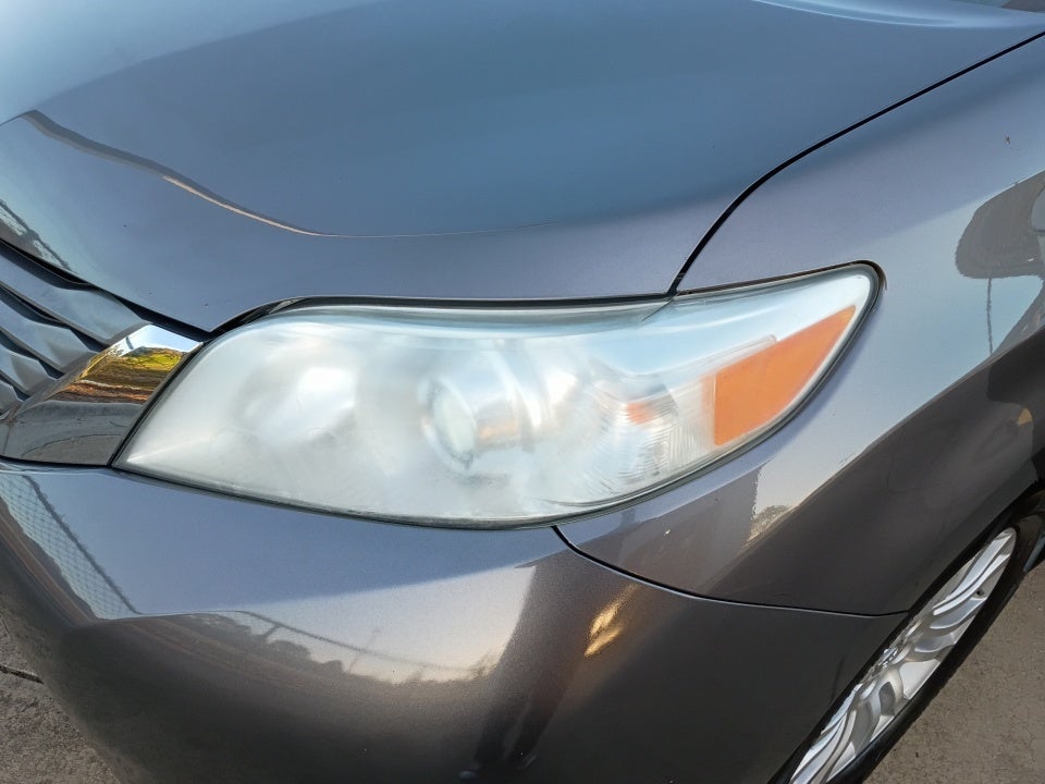 2014 Toyota Sienna XLE V6 8 Passenger