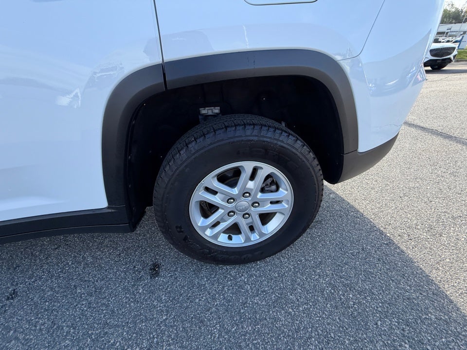 2025 Jeep Grand Cherokee Laredo 4x2