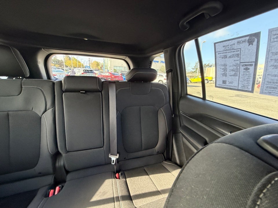 2025 Jeep Grand Cherokee Laredo 4x2