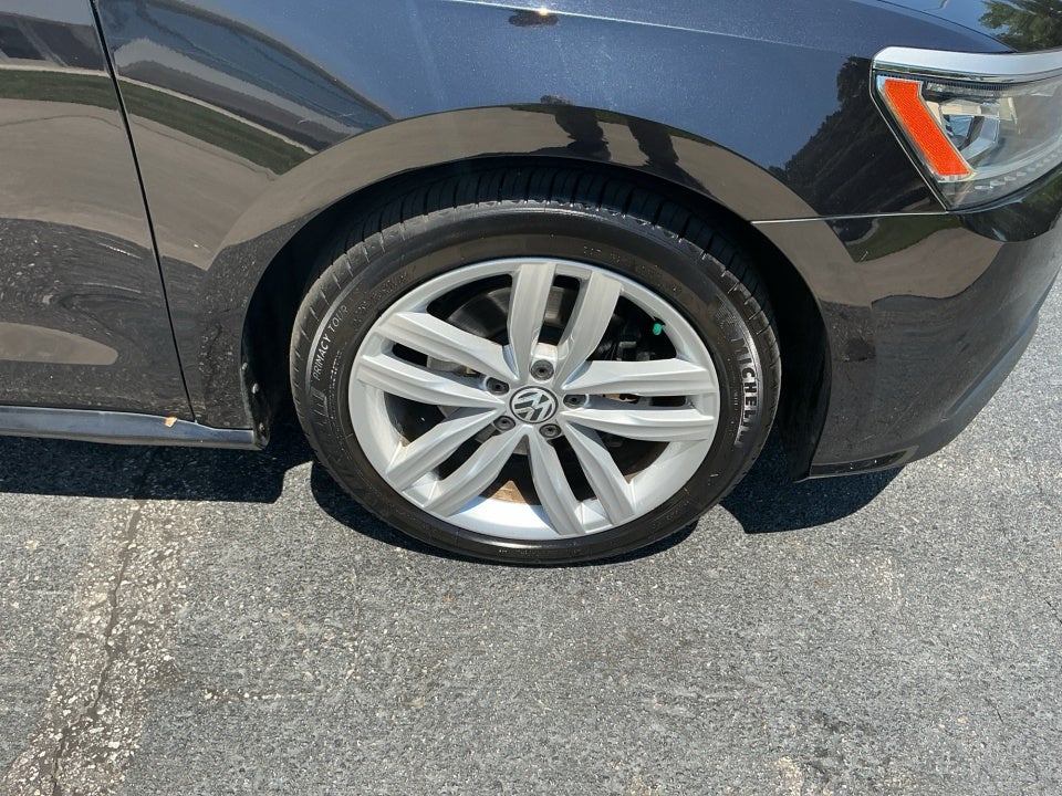 2018 Volkswagen Passat 2.0T SE