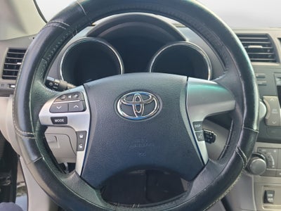 2012 Toyota Highlander SE