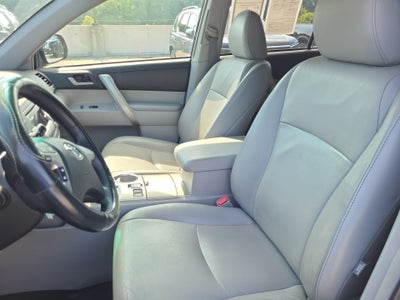 2012 Toyota Highlander SE