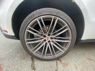 2023 Porsche Macan Base