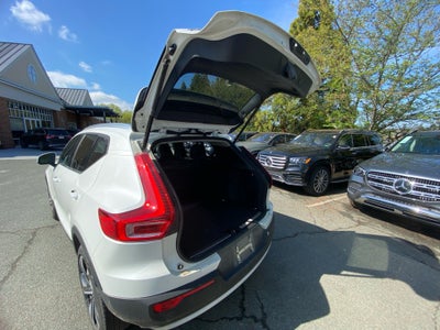 2024 Volvo XC40 B5 Ultimate Bright Theme