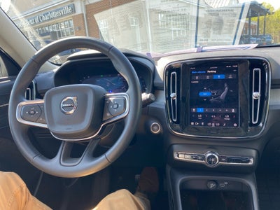 2024 Volvo XC40 B5 Ultimate Bright Theme