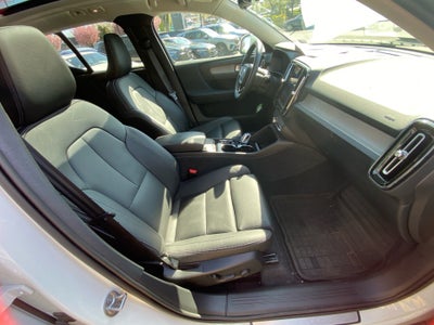 2024 Volvo XC40 B5 Ultimate Bright Theme