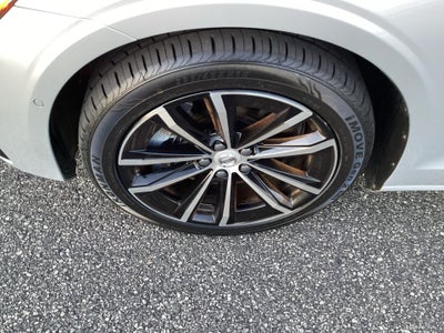 2024 Volvo S60 Recharge Plug-In Hybrid T8 Plus Dark Theme