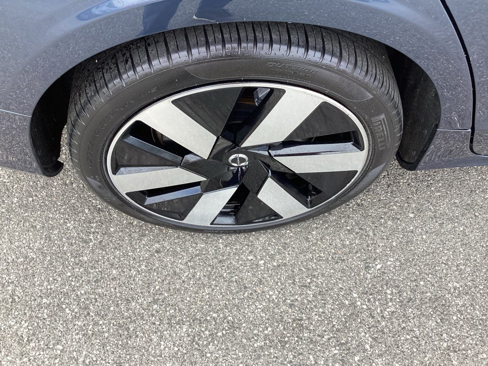 2024 Volvo S60 Recharge Plug-In Hybrid T8 Ultimate Dark Theme