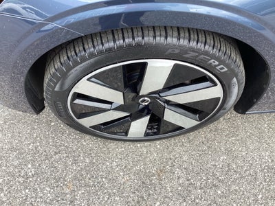 2024 Volvo S60 Recharge Plug-In Hybrid T8 Ultimate Dark Theme