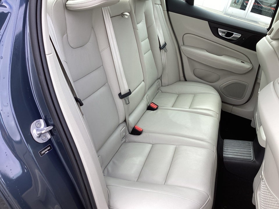 2024 Volvo S60 Recharge Plug-In Hybrid T8 Ultimate Dark Theme