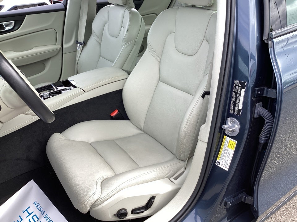 2024 Volvo S60 Recharge Plug-In Hybrid T8 Ultimate Dark Theme