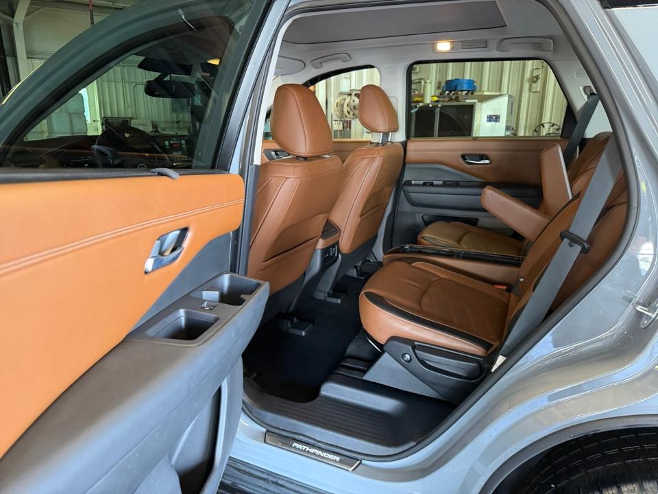 2022 Nissan Pathfinder Platinum