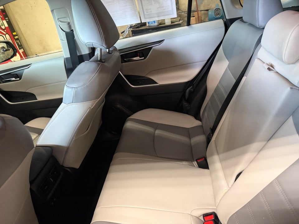 2021 Toyota RAV4 Hybrid XLE Premium