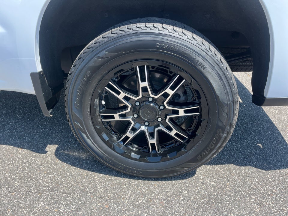 2022 Chevrolet Silverado 4WD Crew Cab Standard Bed LT