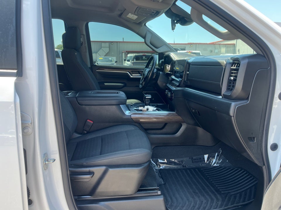 2022 Chevrolet Silverado 4WD Crew Cab Standard Bed LT