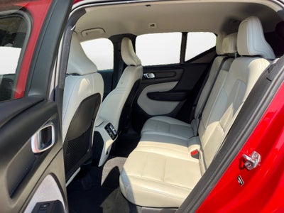 2019 Volvo XC40 T4 Momentum