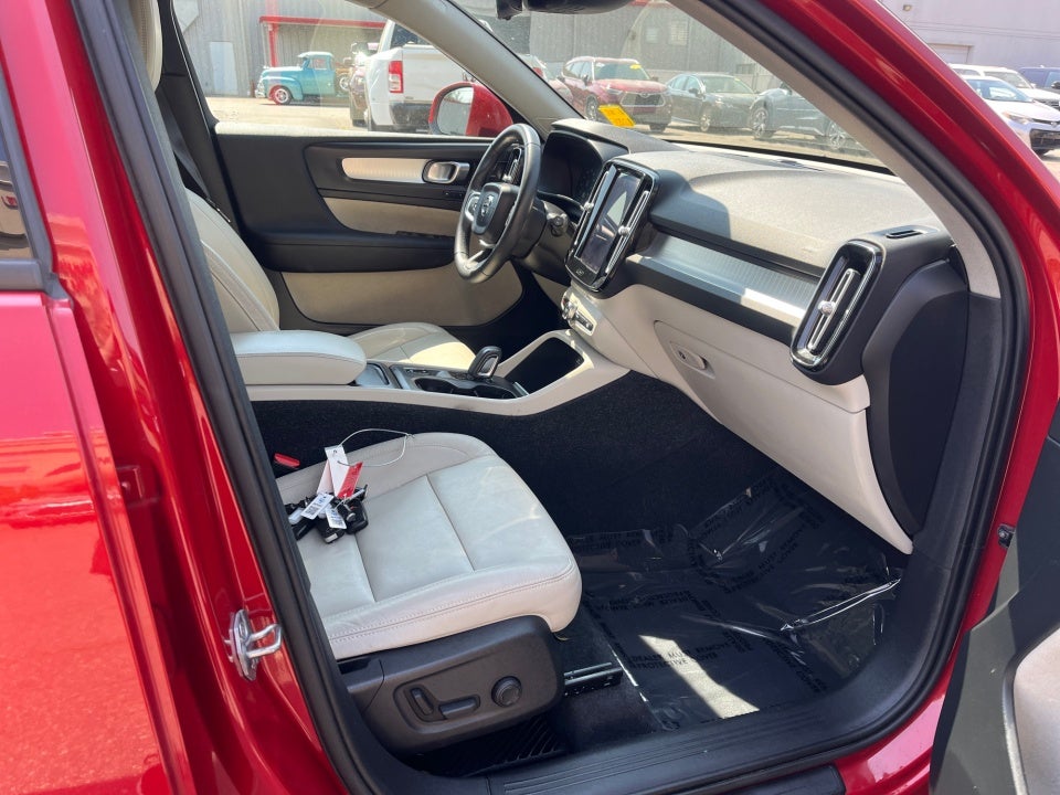 2019 Volvo XC40 T4 Momentum