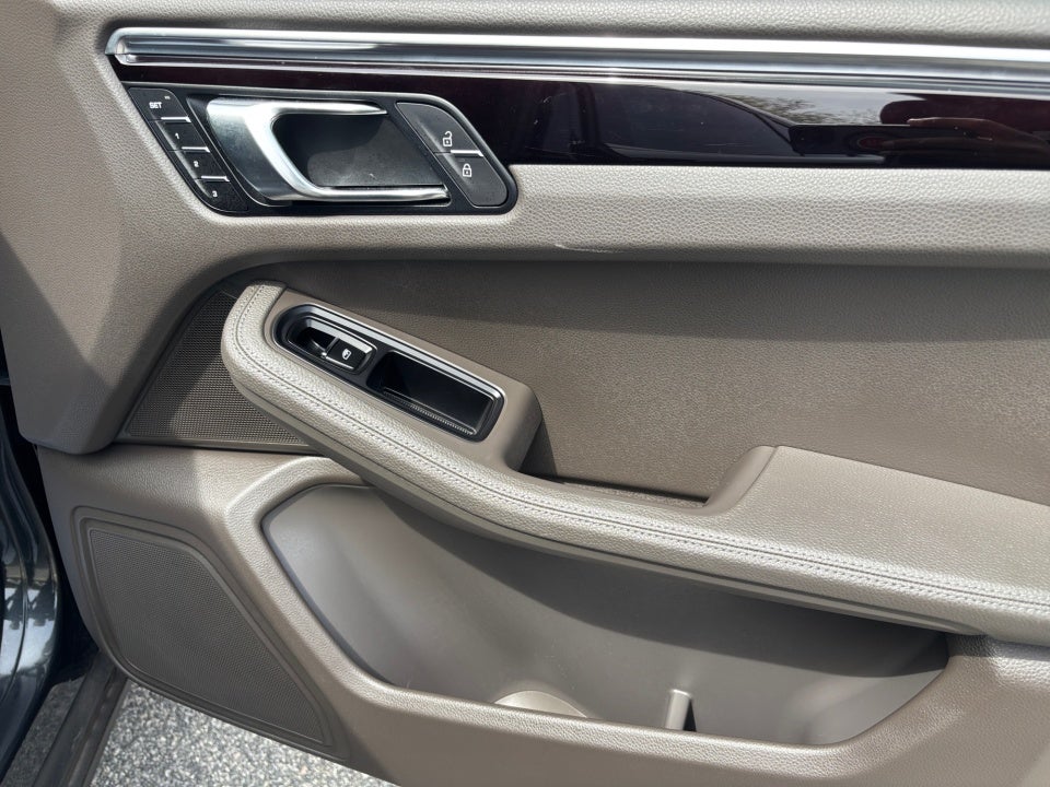 2021 Porsche Macan AWD