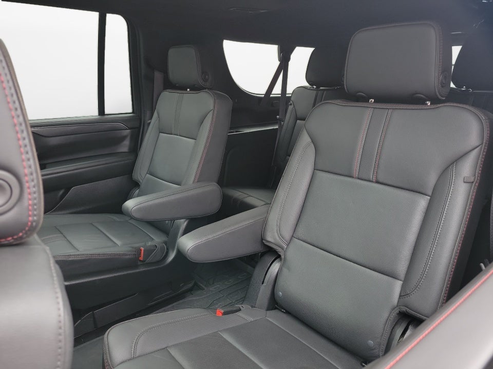 2024 Chevrolet Suburban 4WD RST