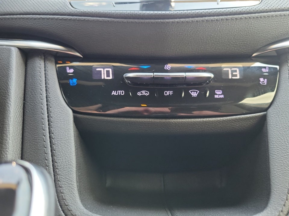 2022 Cadillac XT5 FWD Premium Luxury