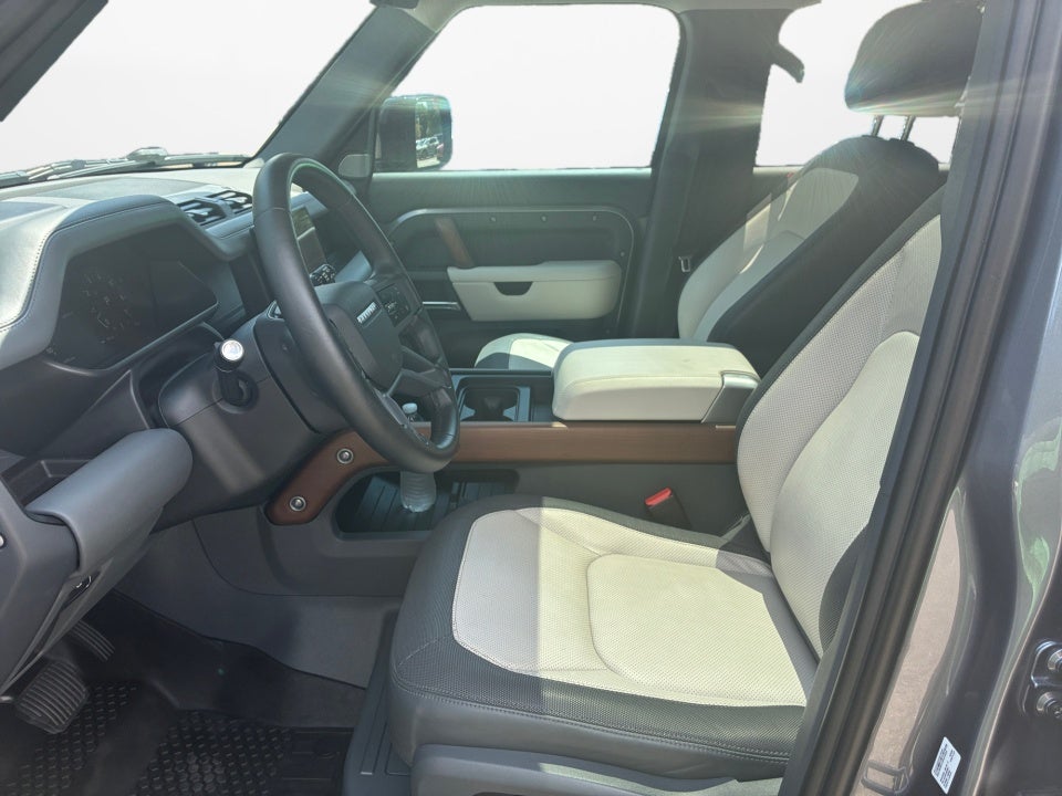 2024 Land Rover Defender X-Dynamic SE