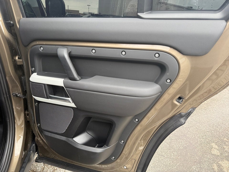 2024 Land Rover Defender 110 P400 S