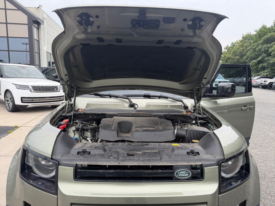 2023 Land Rover Defender SE