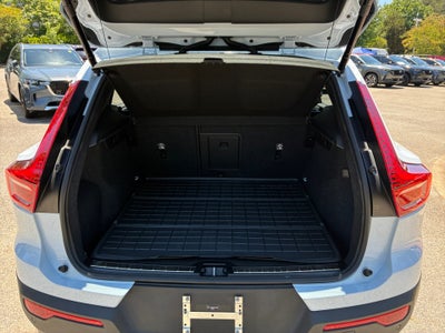 2025 Volvo XC40 B5 Ultra Bright Theme