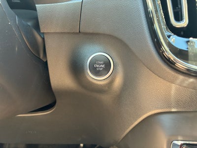 2025 Volvo XC40 B5 Ultra Bright Theme