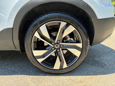 2025 Volvo XC40 B5 Ultra Bright Theme