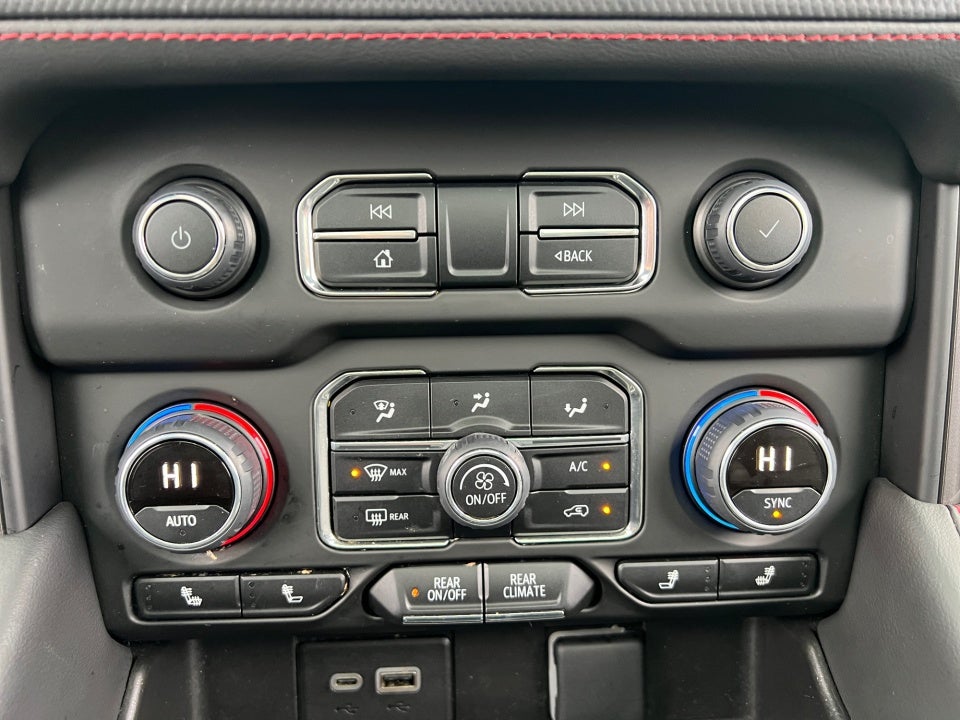 2023 Chevrolet Suburban 4WD RST