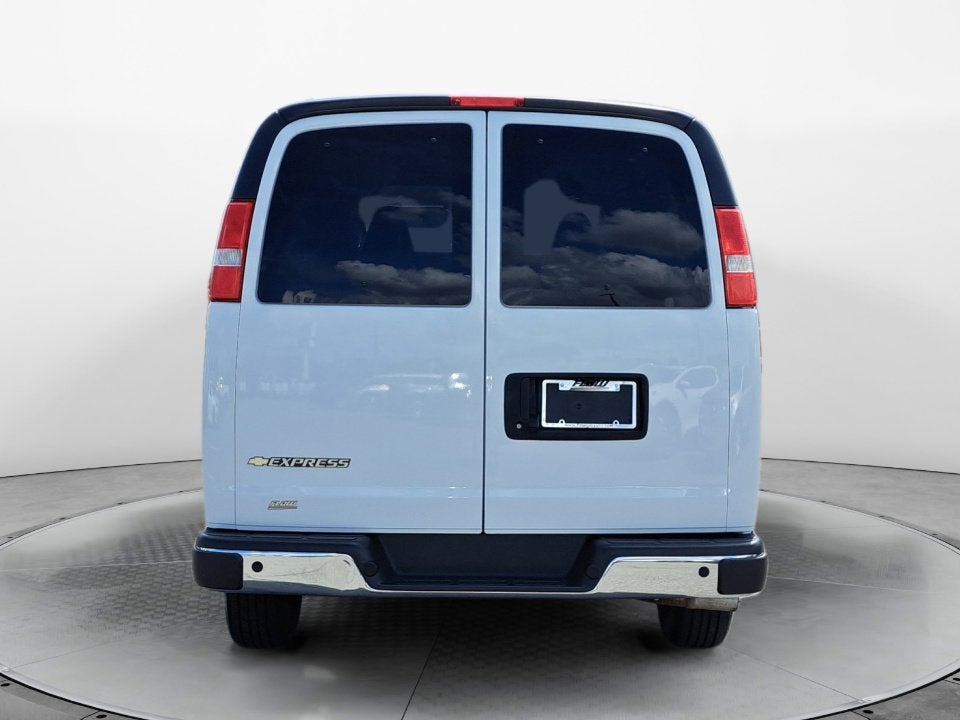 2024 Chevrolet Express Passenger 3500 1LT