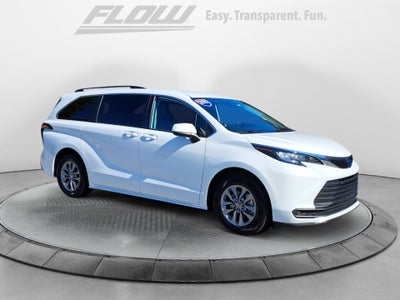 2022 Toyota Sienna LE