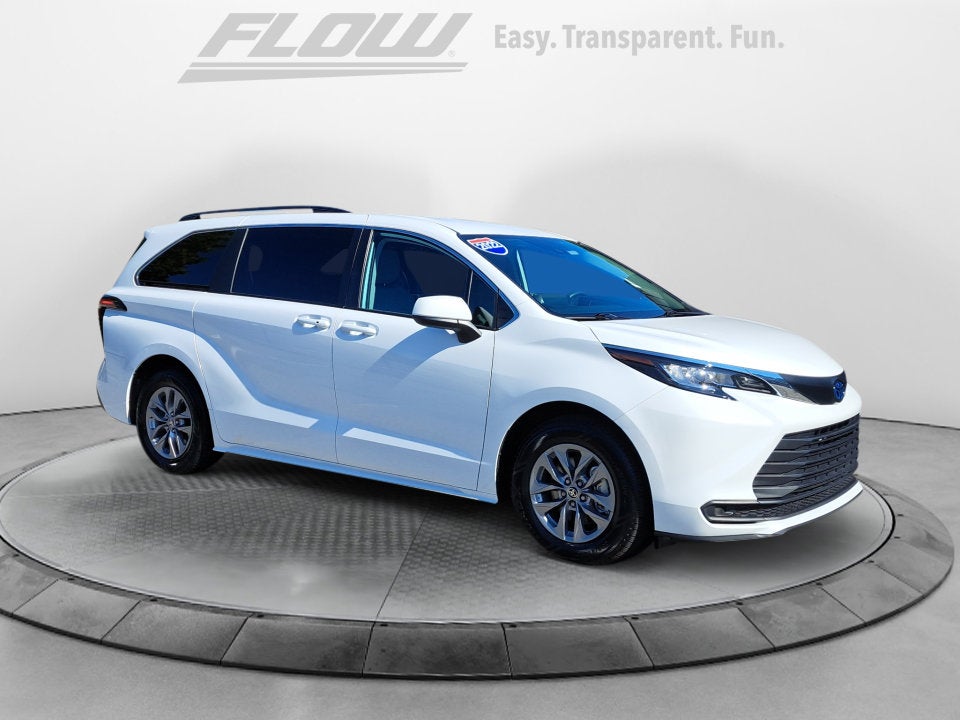 2022 Toyota Sienna LE