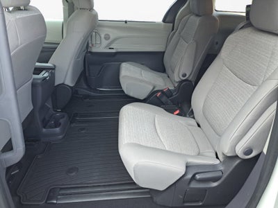 2022 Toyota Sienna LE