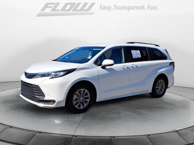 2022 Toyota Sienna LE