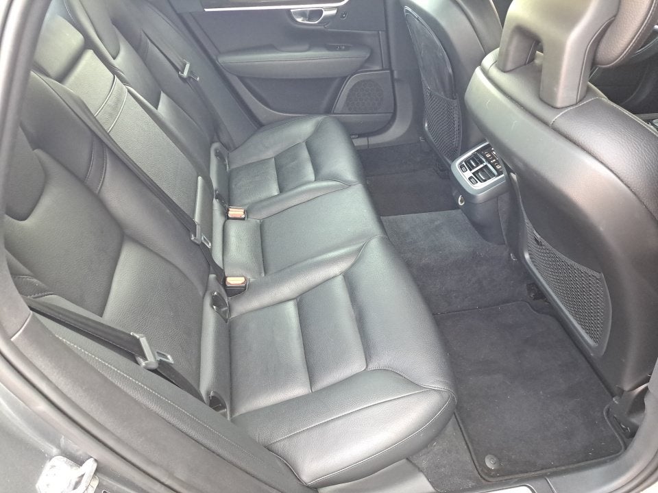 2017 Volvo S90 T6 Momentum