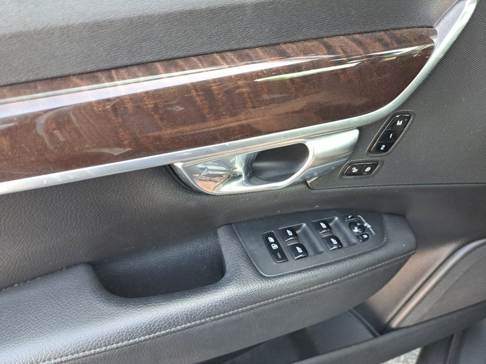 2017 Volvo S90 T6 Momentum