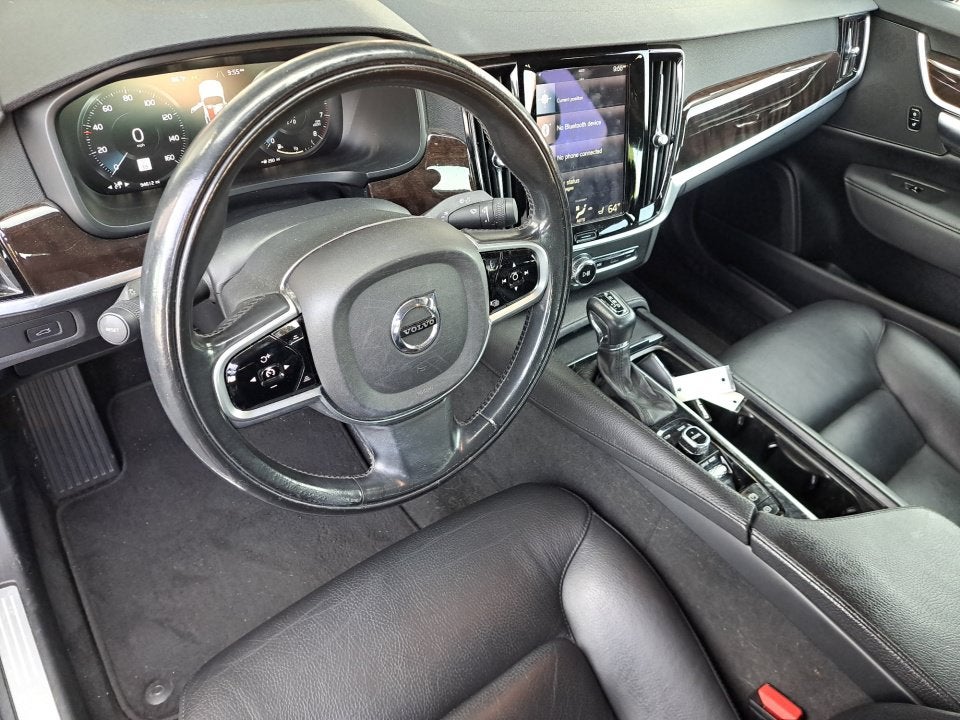 2017 Volvo S90 T6 Momentum